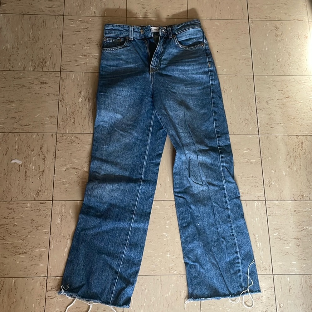 Stradivarius Medium Wash Straight Leg jeans. Size US 2.